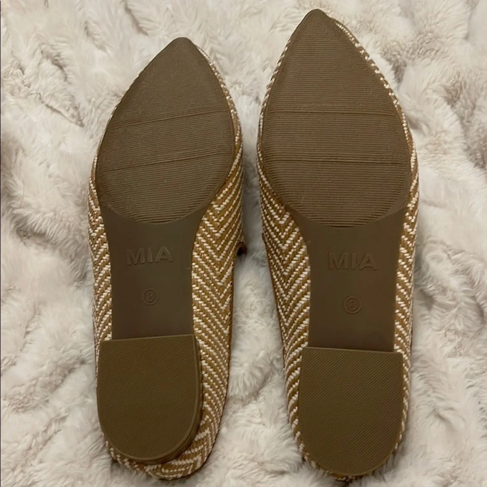 MIA Women's Tan Slip-On Shoes - Size 8 NWOT - Picture 4 of 4